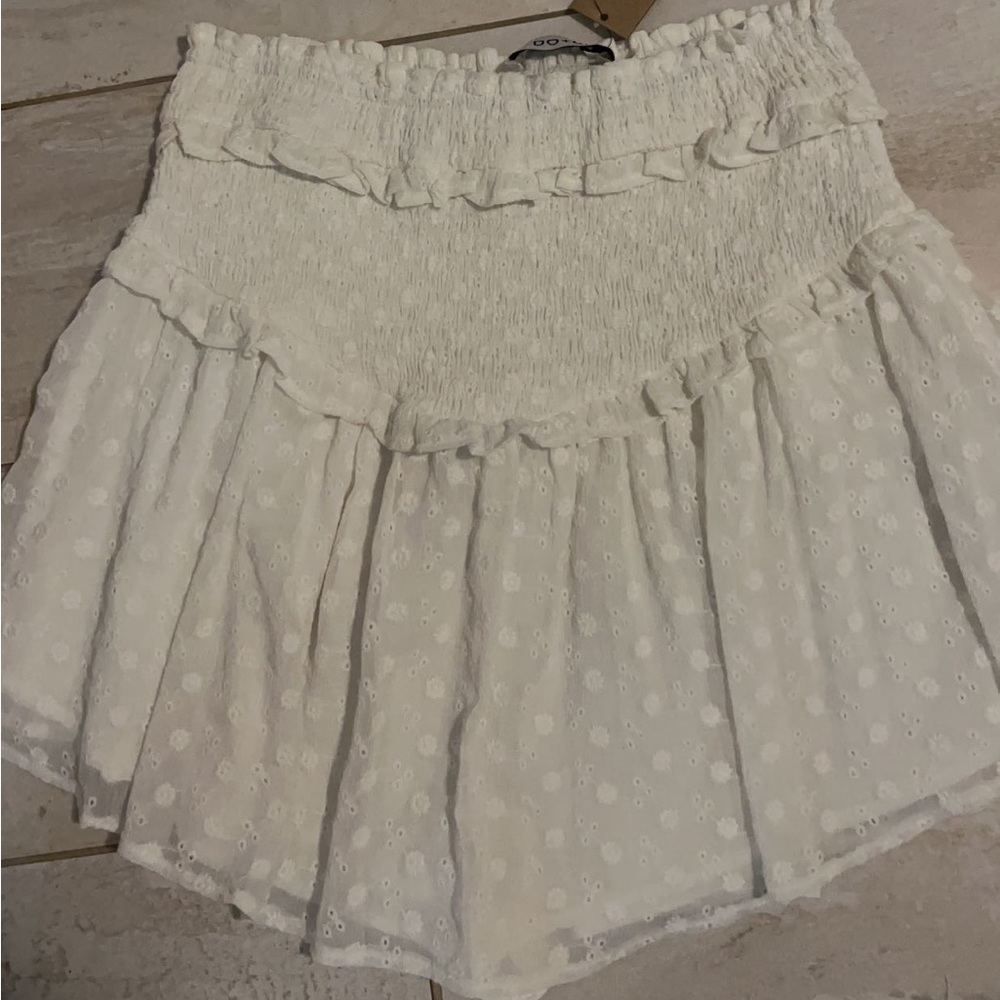 DO+BE white embroidered skort